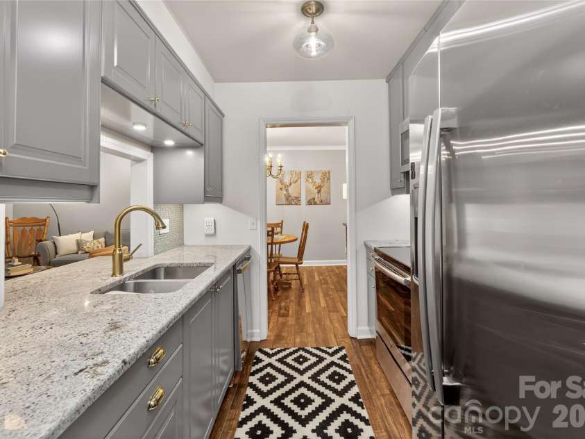 3805 Colony Crossing Drive, Charlotte, NC 28226.  MLS# CAR4335125, YatesRealty ID 4842. 