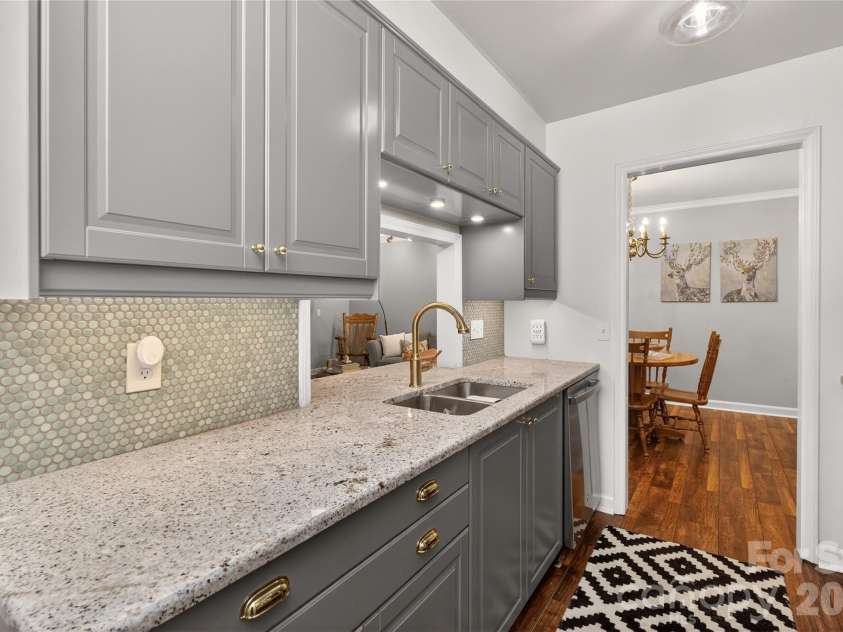 3805 Colony Crossing Drive, Charlotte, NC 28226.  MLS# CAR4335125, YatesRealty ID 4842. 