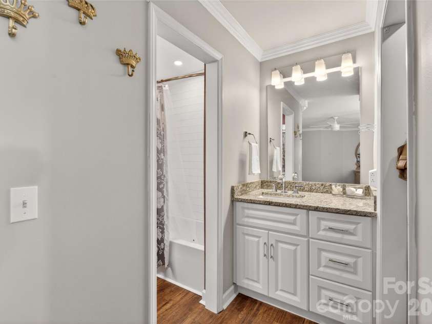 3805 Colony Crossing Drive, Charlotte, NC 28226.  MLS# CAR4335125, YatesRealty ID 4842. 