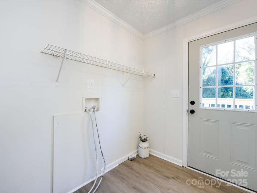 907 4th Avenue, Gastonia, NC 28054.  MLS# CAR4306590, YatesRealty ID 4842. Laundry/Mud Room. 