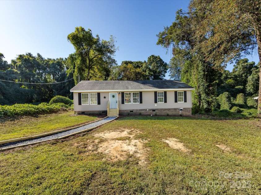 907 4th Avenue, Gastonia, NC 28054.  MLS# CAR4306590, YatesRealty ID 4842. View from street