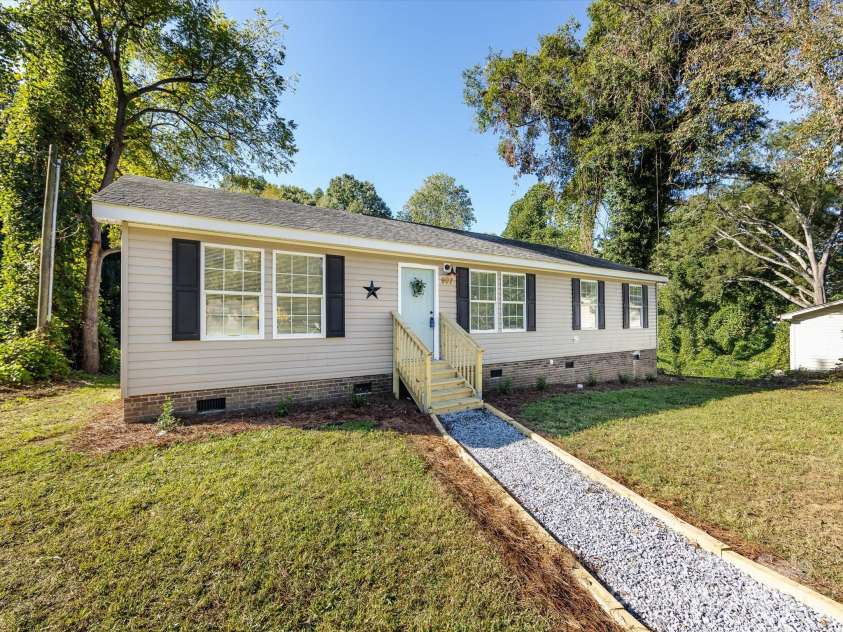 907 4th Avenue, Gastonia, NC 28054.  MLS# CAR4306590, YatesRealty ID 4842. Welcome Home!