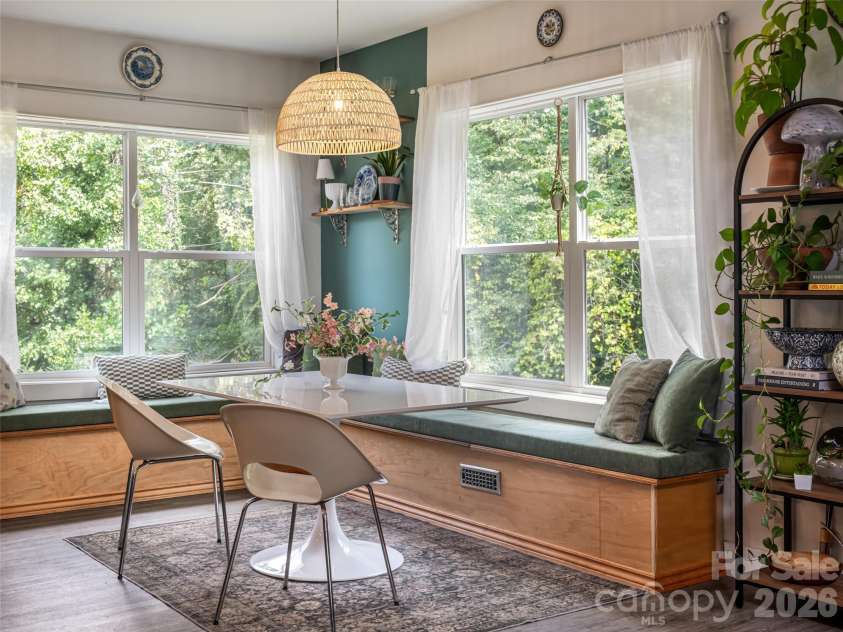 518 Onteora Boulevard, Asheville, NC 28803.  MLS# CAR4420855, YatesRealty ID 48421. Charming dining area with built-in benches!