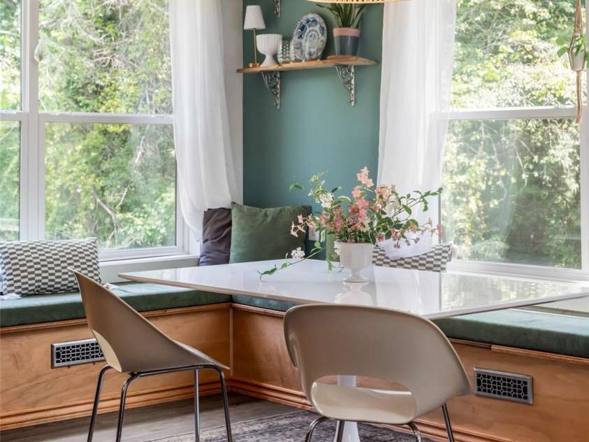 518 Onteora Boulevard, Asheville, NC 28803.  MLS# CAR4420855, YatesRealty ID 48421. Charming dining area with built-in benches!