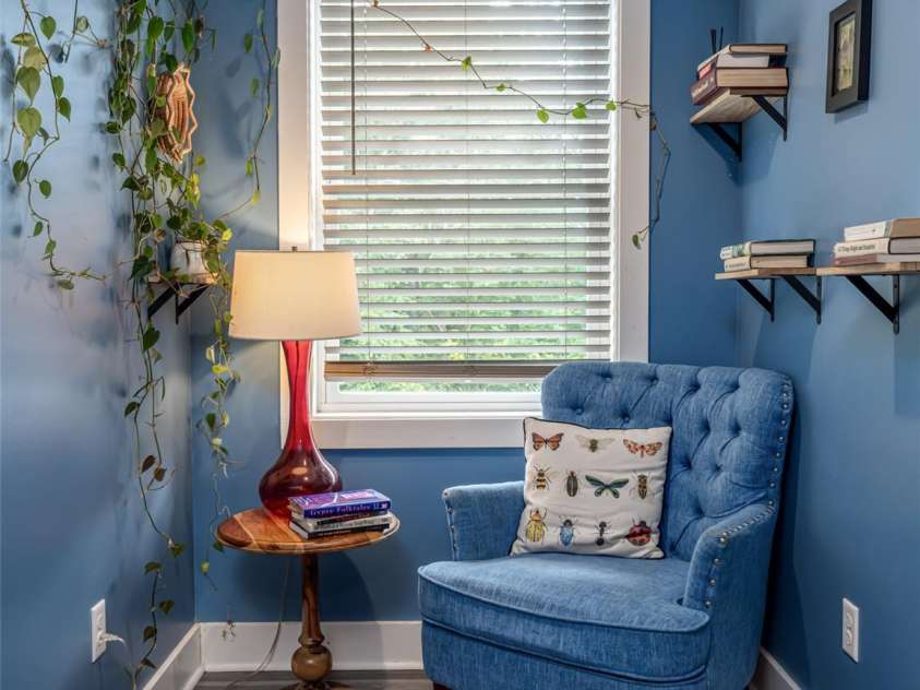 518 Onteora Boulevard, Asheville, NC 28803.  MLS# CAR4420855, YatesRealty ID 48421. Cozy nook