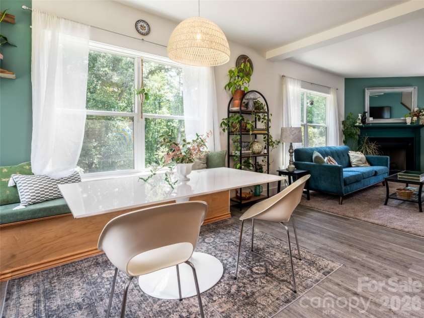 518 Onteora Boulevard, Asheville, NC 28803.  MLS# CAR4420855, YatesRealty ID 48421. Dining area