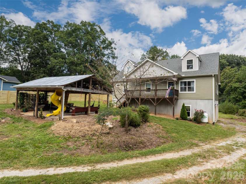 518 Onteora Boulevard, Asheville, NC 28803.  MLS# CAR4420855, YatesRealty ID 48421. Driveway and home