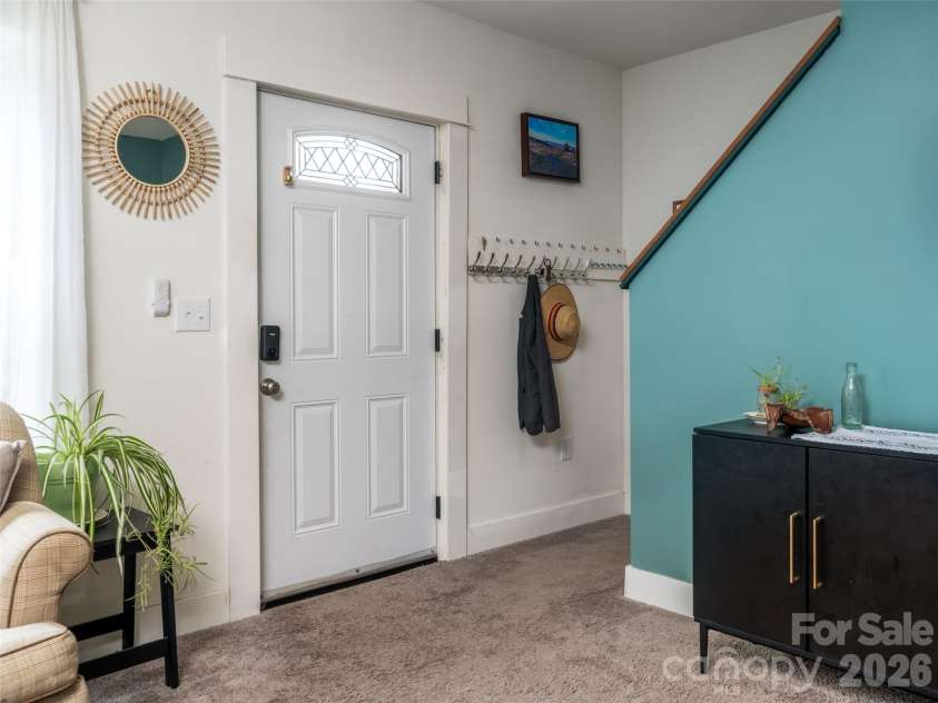 518 Onteora Boulevard, Asheville, NC 28803.  MLS# CAR4420855, YatesRealty ID 48421. Front entry