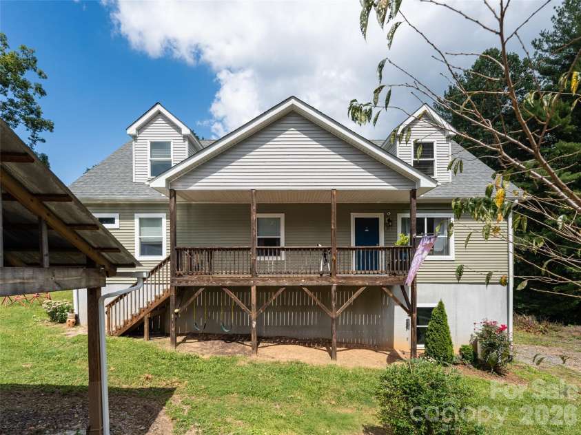 518 Onteora Boulevard, Asheville, NC 28803.  MLS# CAR4420855, YatesRealty ID 48421. Front of home