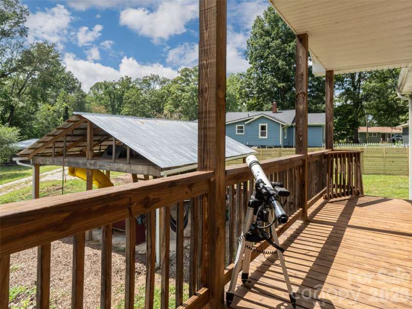 518 Onteora Boulevard, Asheville, NC 28803.  MLS# CAR4420855, YatesRealty ID 48421. Front porch