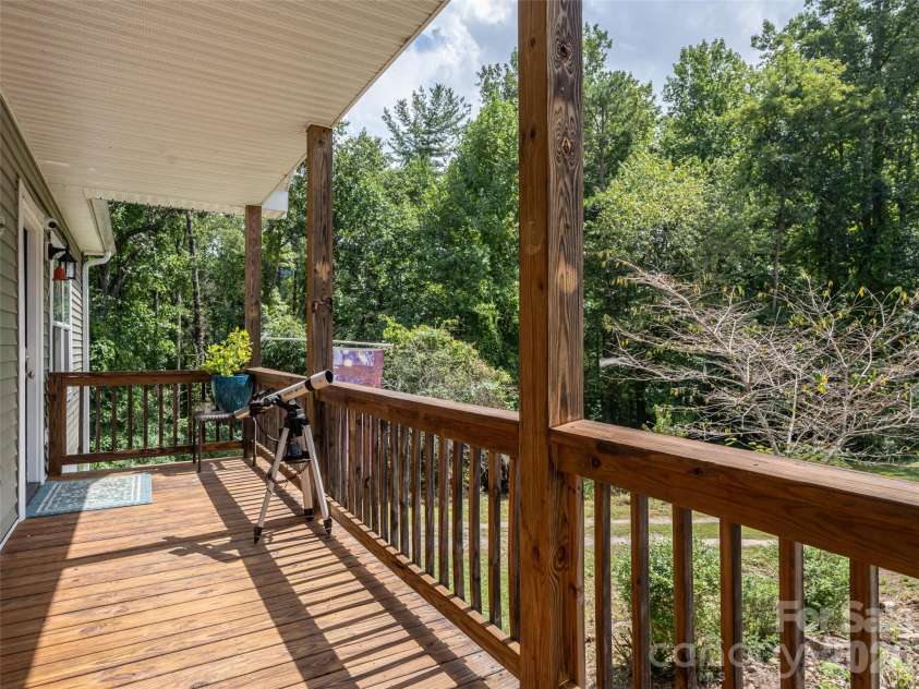 518 Onteora Boulevard, Asheville, NC 28803.  MLS# CAR4420855, YatesRealty ID 48421. Front porch