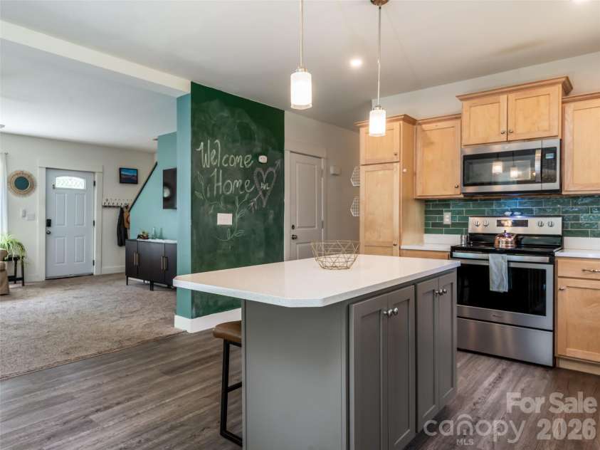 518 Onteora Boulevard, Asheville, NC 28803.  MLS# CAR4420855, YatesRealty ID 48421. Kitchen