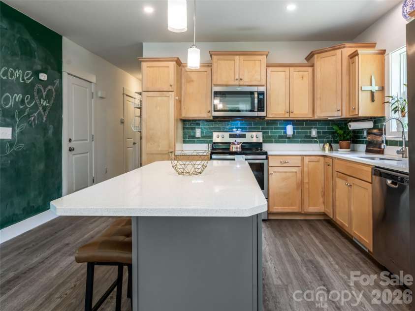 518 Onteora Boulevard, Asheville, NC 28803.  MLS# CAR4420855, YatesRealty ID 48421. Kitchen