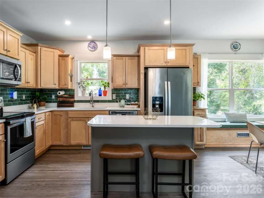 518 Onteora Boulevard, Asheville, NC 28803.  MLS# CAR4420855, YatesRealty ID 48421. Kitchen