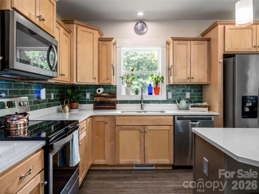 518 Onteora Boulevard, Asheville, NC 28803.  MLS# CAR4420855, YatesRealty ID 48421. Kitchen