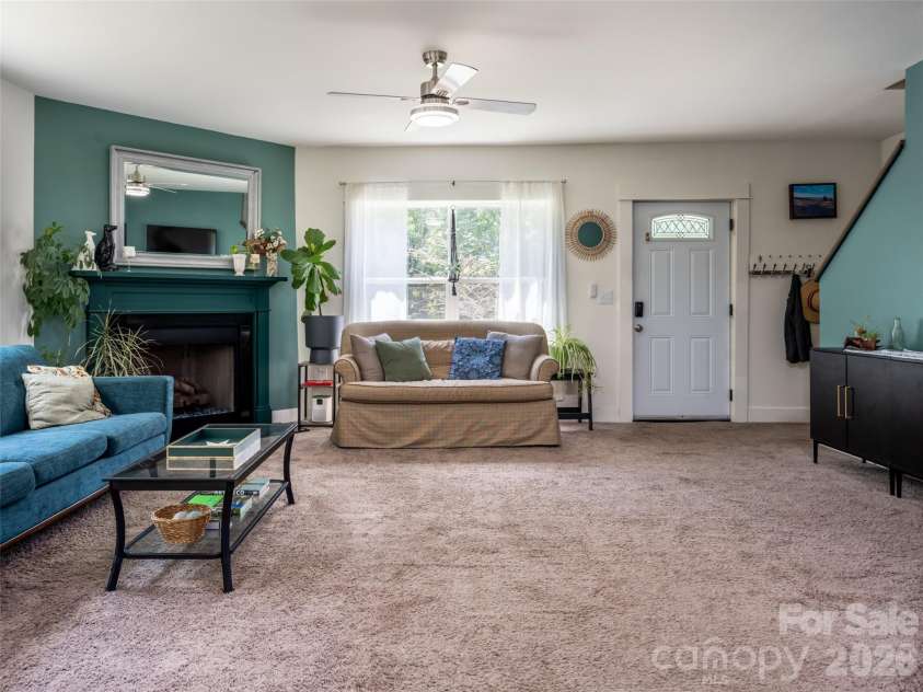 518 Onteora Boulevard, Asheville, NC 28803.  MLS# CAR4420855, YatesRealty ID 48421. Living room