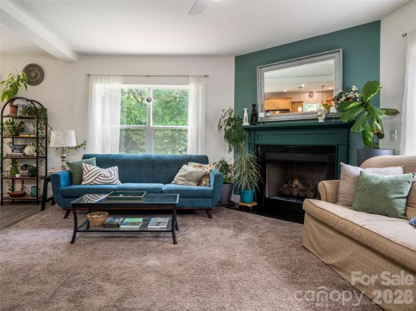 518 Onteora Boulevard, Asheville, NC 28803.  MLS# CAR4420855, YatesRealty ID 48421. Living room