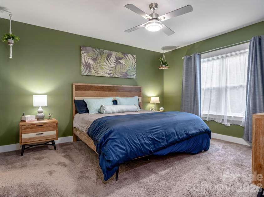 518 Onteora Boulevard, Asheville, NC 28803.  MLS# CAR4420855, YatesRealty ID 48421. Primary bedroom