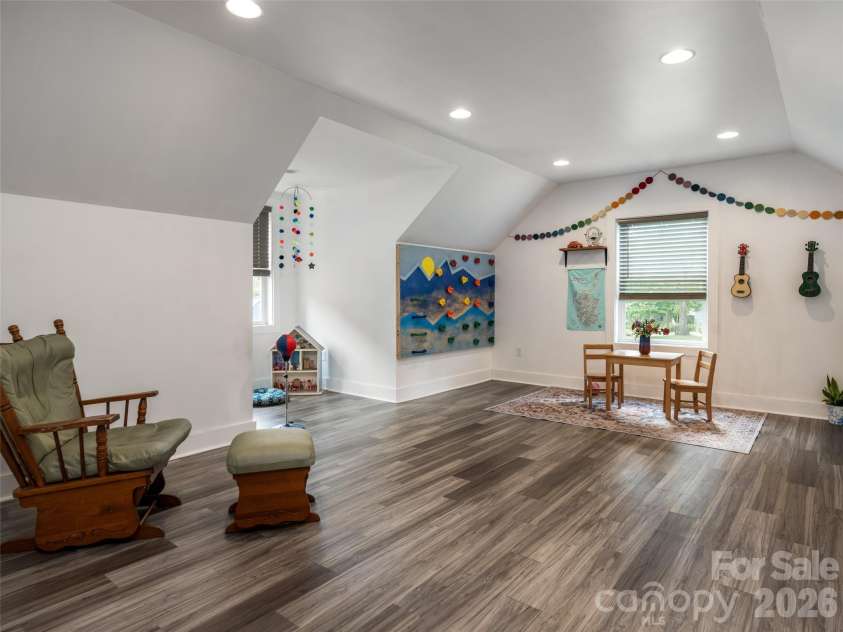 518 Onteora Boulevard, Asheville, NC 28803.  MLS# CAR4420855, YatesRealty ID 48421. Upstairs flex space