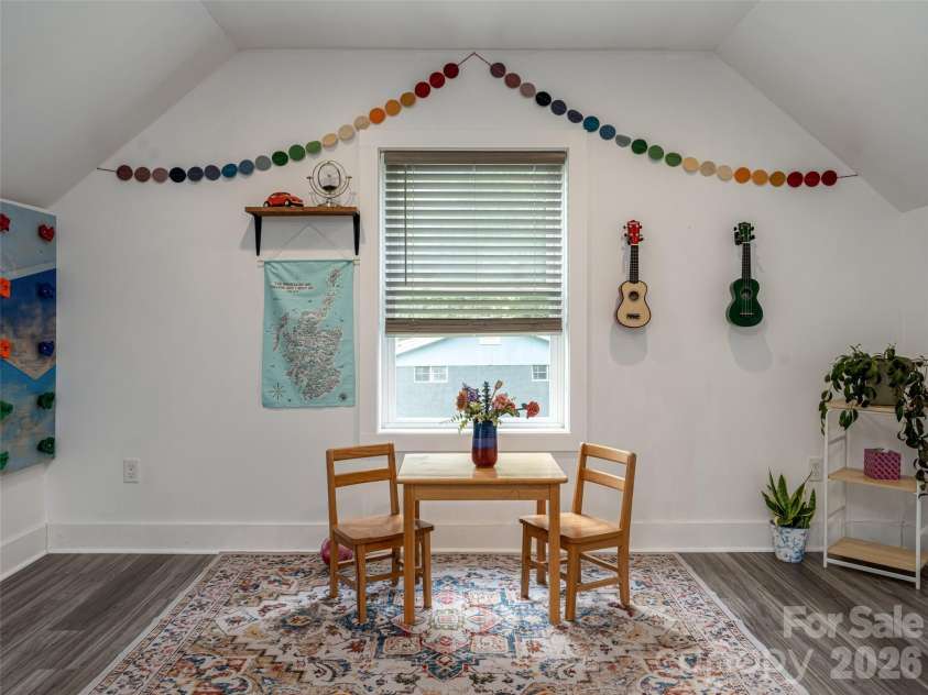 518 Onteora Boulevard, Asheville, NC 28803.  MLS# CAR4420855, YatesRealty ID 48421. Upstairs flex space