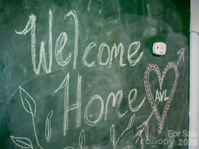 518 Onteora Boulevard, Asheville, NC 28803.  MLS# CAR4420855, YatesRealty ID 48421. Welcome home!