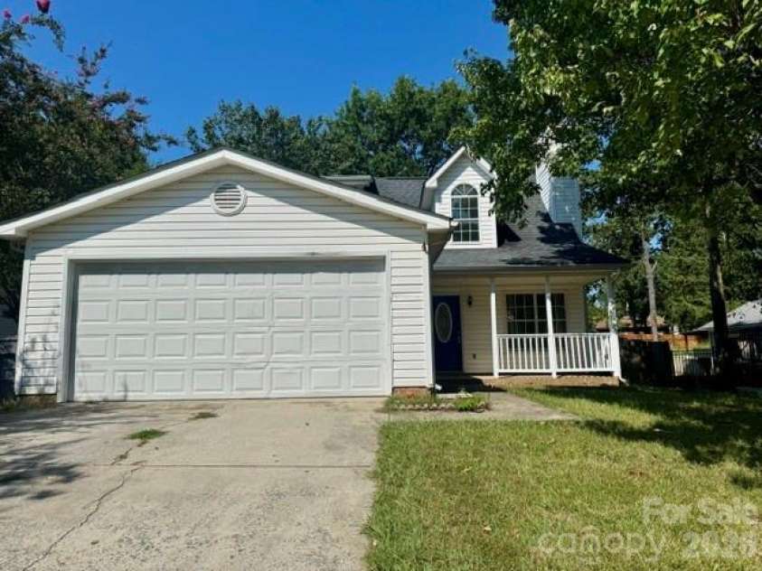 7736 Prindle Lake Drive, Charlotte, NC 28227.  MLS# CAR4421098, YatesRealty ID 48423. 