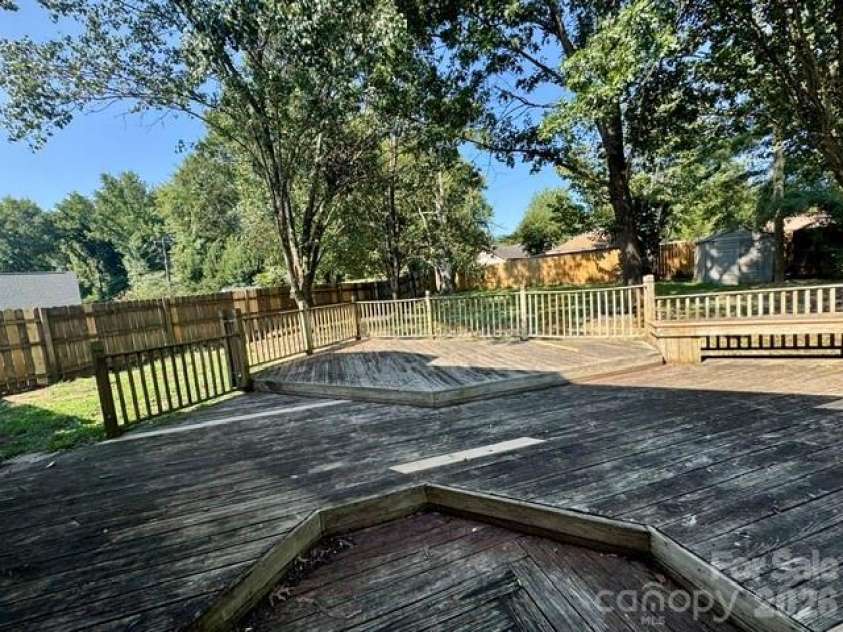 7736 Prindle Lake Drive, Charlotte, NC 28227.  MLS# CAR4421098, YatesRealty ID 48423. 