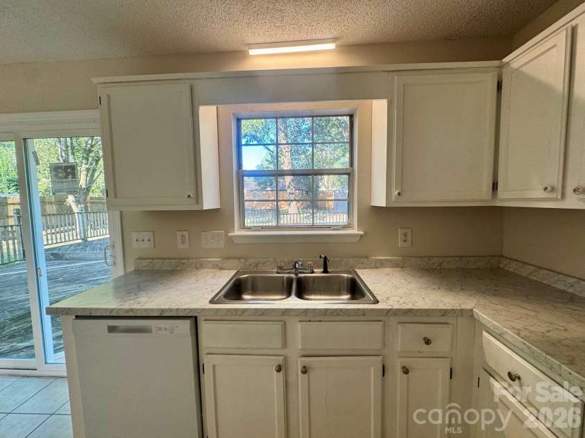 7736 Prindle Lake Drive, Charlotte, NC 28227.  MLS# CAR4421098, YatesRealty ID 48423. 