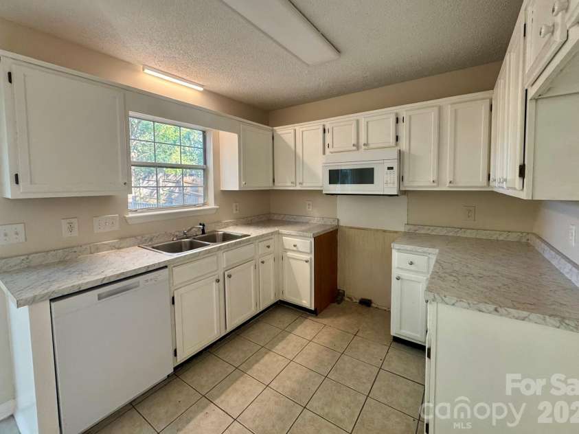 7736 Prindle Lake Drive, Charlotte, NC 28227.  MLS# CAR4421098, YatesRealty ID 48423. 