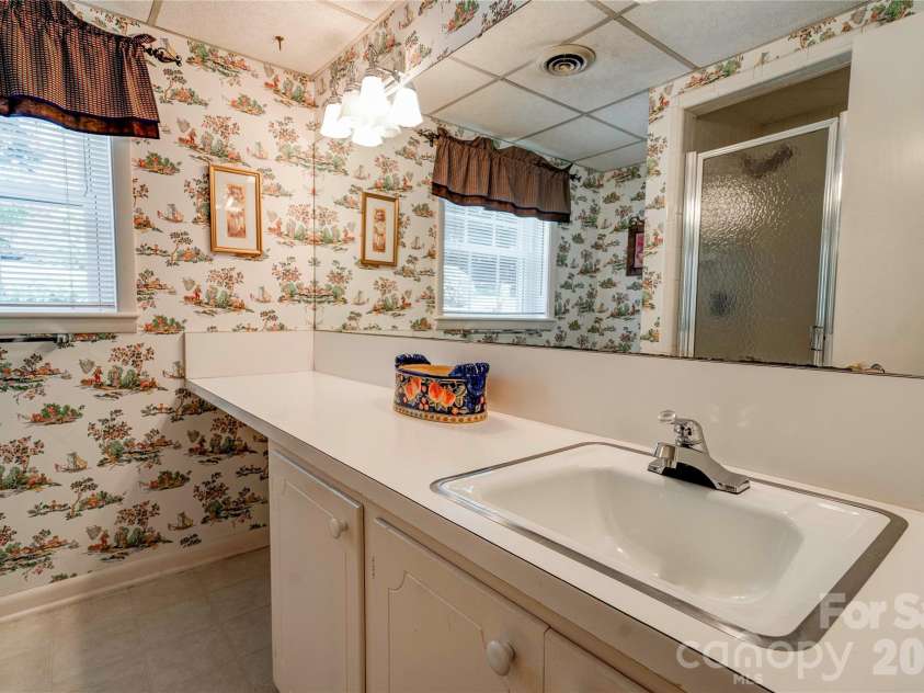 1235 Brookwood Road, Shelby, NC 28150.  MLS# CAR4421045, YatesRealty ID 48425. Basement - Bathroom 3