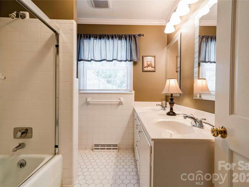 1235 Brookwood Road, Shelby, NC 28150.  MLS# CAR4421045, YatesRealty ID 48425. Bathroom 2