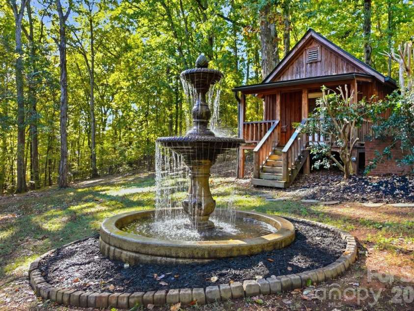 3475 Pikeview Road, Fort Mill, SC 29715.  MLS# CAR4322314, YatesRealty ID 48426. Fountain