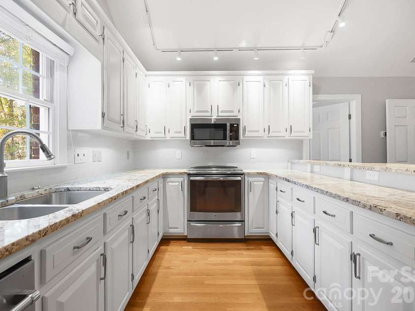 3475 Pikeview Road, Fort Mill, SC 29715.  MLS# CAR4322314, YatesRealty ID 48426. Kitchen