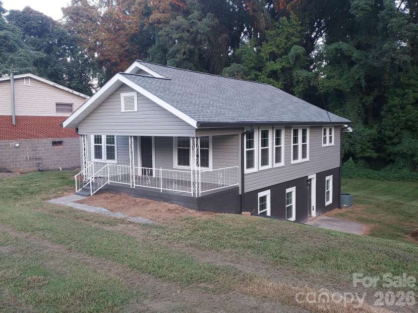 2115 Newton Drive, Statesville, NC 28677.  MLS# CAR4421126, YatesRealty ID 48428. 