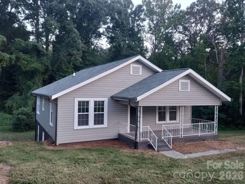 2115 Newton Drive, Statesville, NC 28677.  MLS# CAR4421126, YatesRealty ID 48428. 