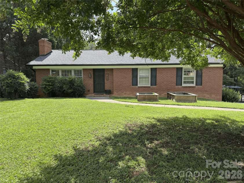 948 Heather Lane, Charlotte, NC 28209.  MLS# CAR4420668, YatesRealty ID 48429. 
