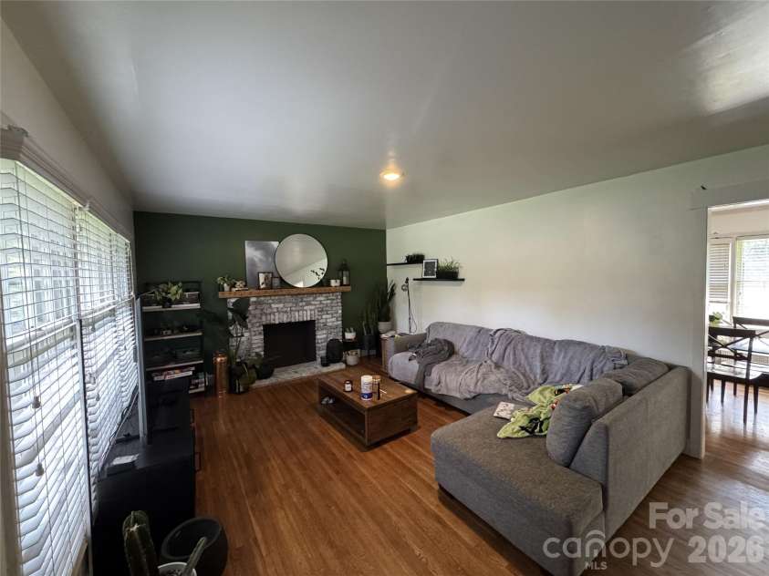 948 Heather Lane, Charlotte, NC 28209.  MLS# CAR4420668, YatesRealty ID 48429. 