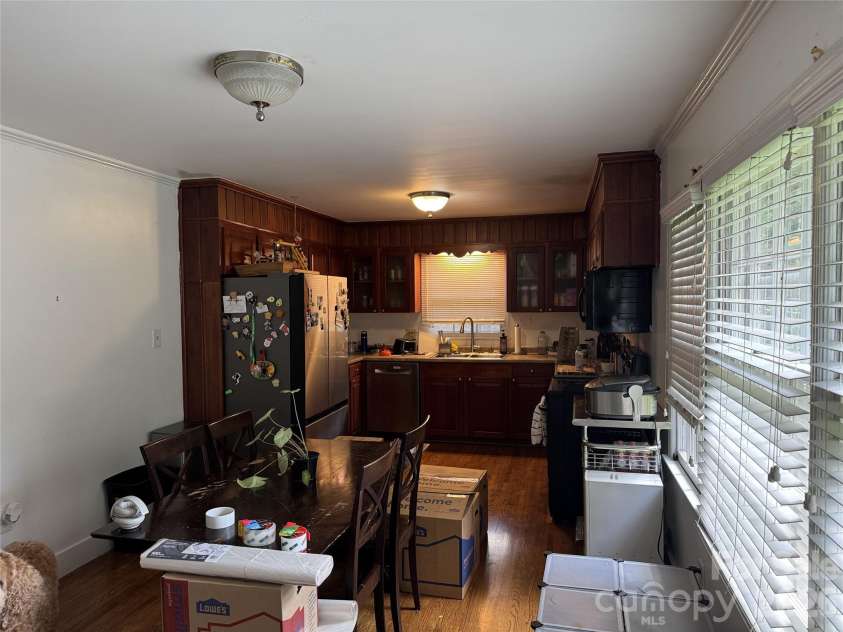 948 Heather Lane, Charlotte, NC 28209.  MLS# CAR4420668, YatesRealty ID 48429. 