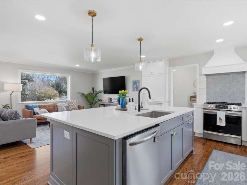 4320 Waterbury Drive, Charlotte, NC 28209.  MLS# CAR4343059, YatesRealty ID 4843. 