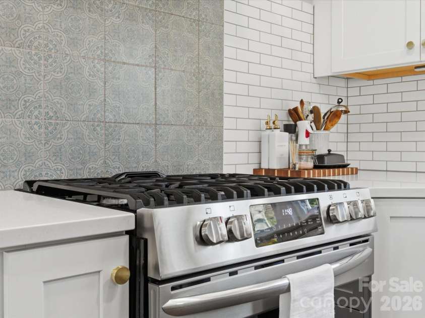 4320 Waterbury Drive, Charlotte, NC 28209.  MLS# CAR4343059, YatesRealty ID 4843. 