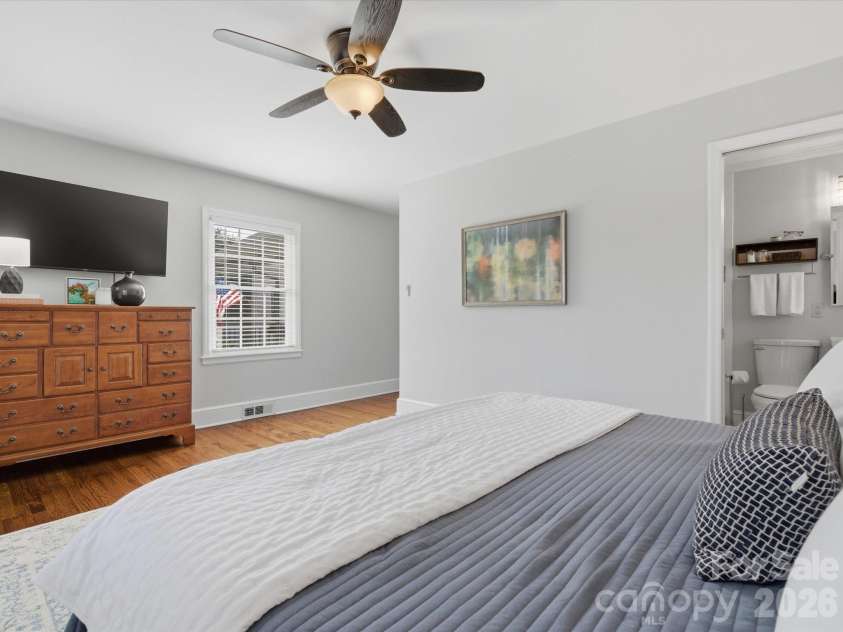 4320 Waterbury Drive, Charlotte, NC 28209.  MLS# CAR4343059, YatesRealty ID 4843. 