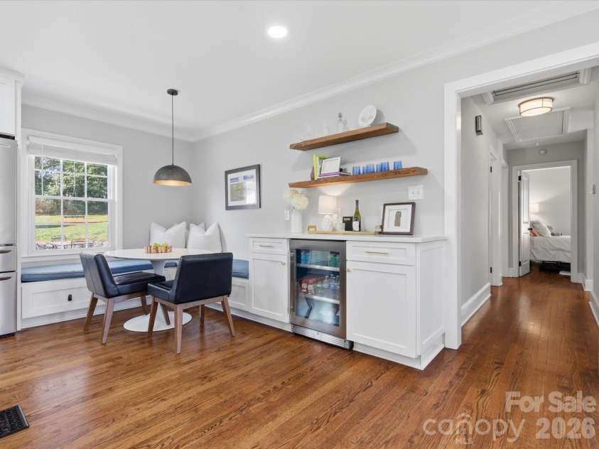 4320 Waterbury Drive, Charlotte, NC 28209.  MLS# CAR4343059, YatesRealty ID 4843. Dining/ Breakfast Area and wet bar