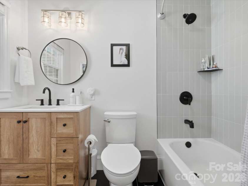 4320 Waterbury Drive, Charlotte, NC 28209.  MLS# CAR4343059, YatesRealty ID 4843. Guest Bath