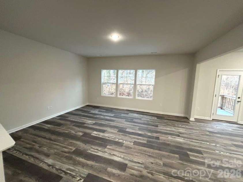 5155 Mark Drive, Hickory, NC 28601.  MLS# CAR4344200, YatesRealty ID 4843. 