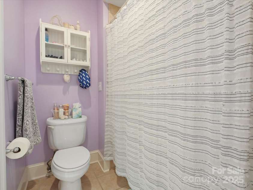 8416 Highgrove Street, Charlotte, NC 28277.  MLS# CAR4232158, YatesRealty ID 4843. Jack/Jill shower/tub