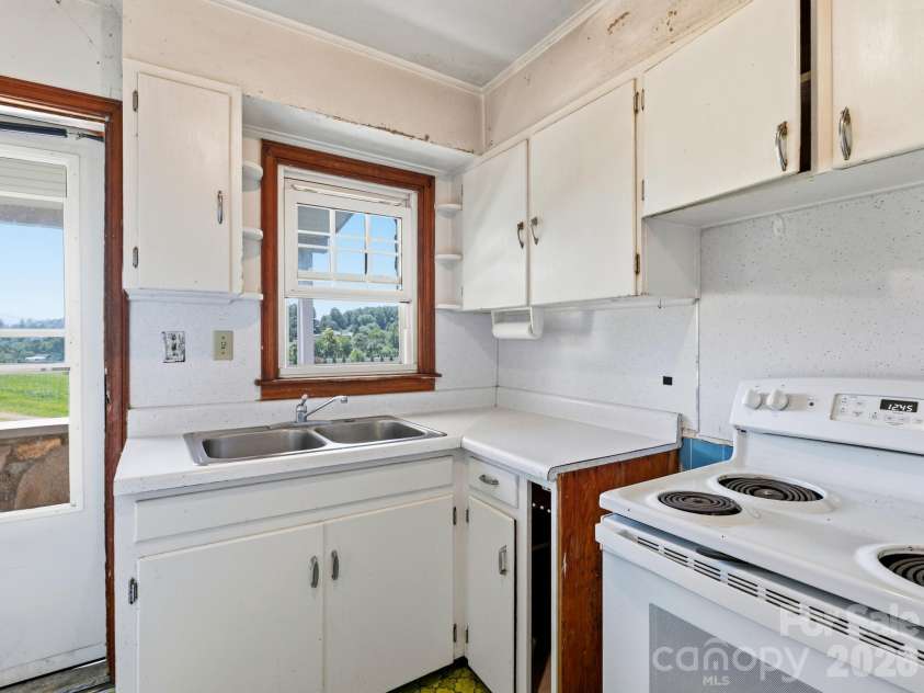 1279 Charlotte Highway, Fairview, NC 28730.  MLS# CAR4421024, YatesRealty ID 48430. Kitchen