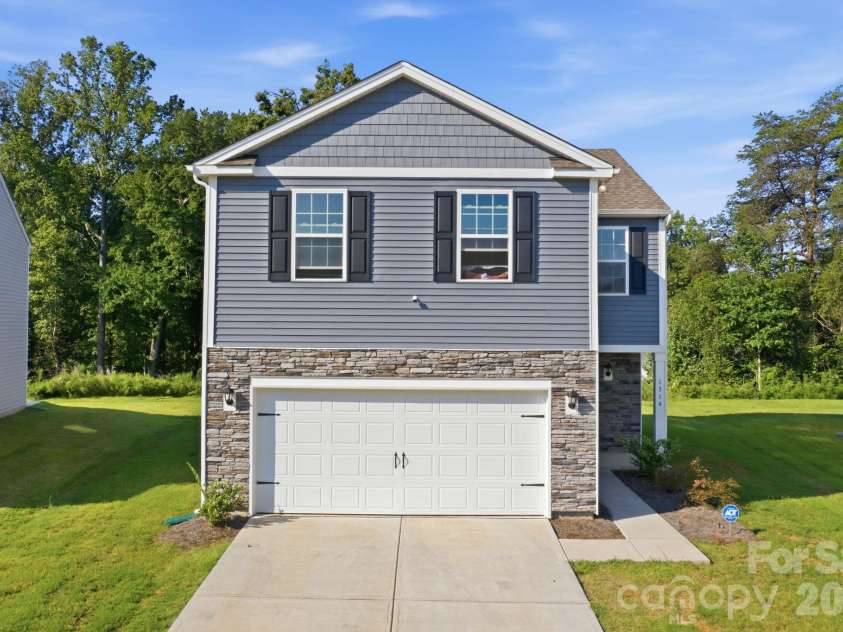 1314 37th Avenue Lane, Hickory, NC 28601.  MLS# CAR4420670, YatesRealty ID 48432. 