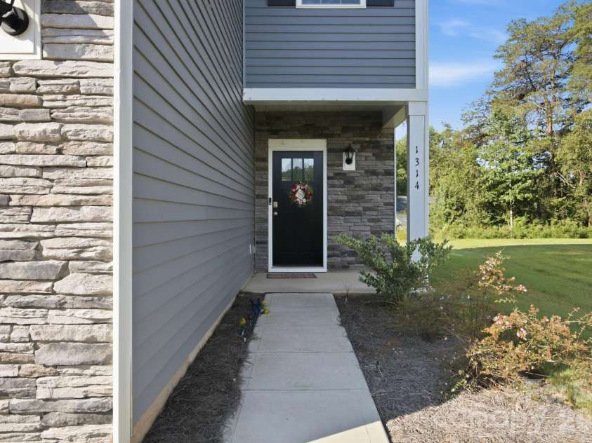 1314 37th Avenue Lane, Hickory, NC 28601.  MLS# CAR4420670, YatesRealty ID 48432. 