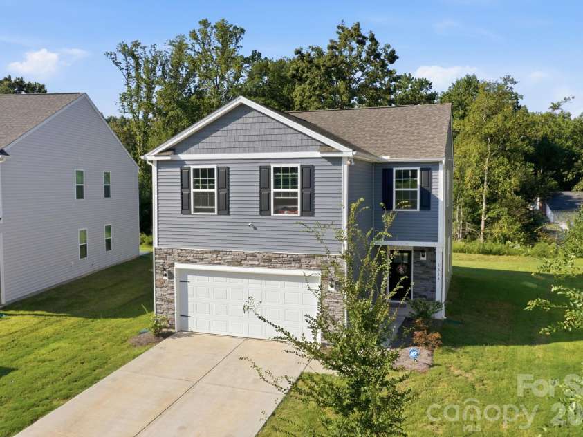 1314 37th Avenue Lane, Hickory, NC 28601.  MLS# CAR4420670, YatesRealty ID 48432. 