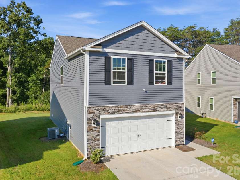1314 37th Avenue Lane, Hickory, NC 28601.  MLS# CAR4420670, YatesRealty ID 48432. 
